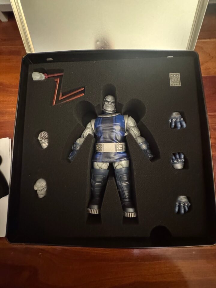 Mezco One:12 Collective – Darkseid (2018)