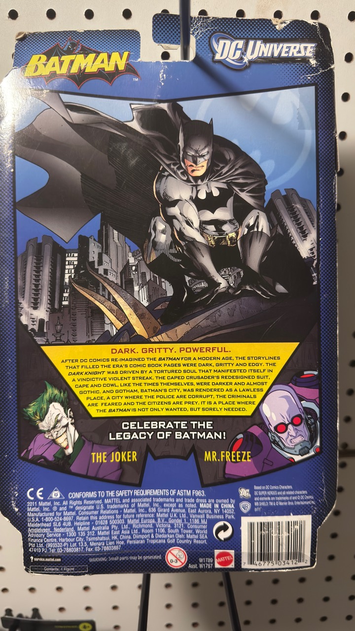 mattel-batman-legacy-modern-age-photo-6-1.jpg Mattel Batman Legacy Modern Age Batman figure packaging detail, photo 6