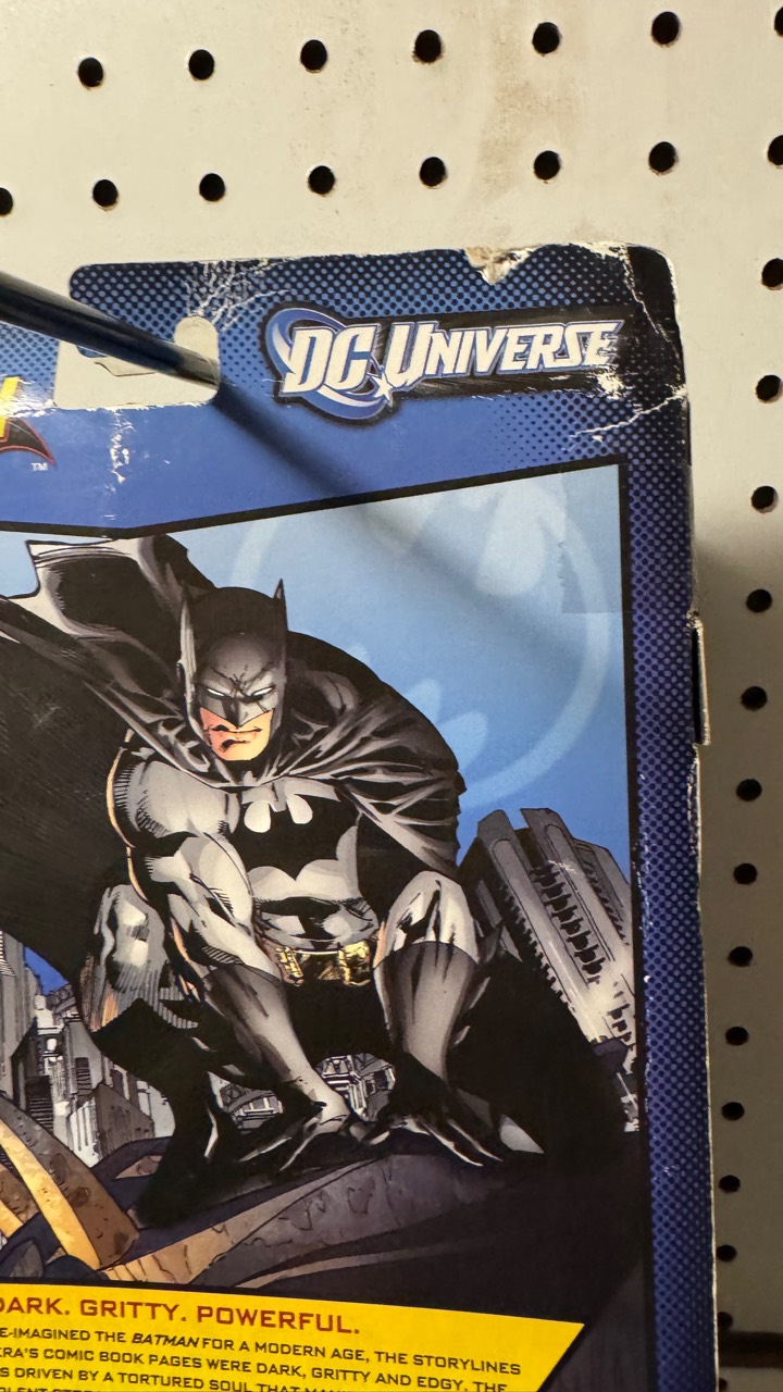 mattel-batman-legacy-modern-age-photo-7-1.jpg Mattel Batman Legacy Modern Age Batman figure packaging detail, photo 7