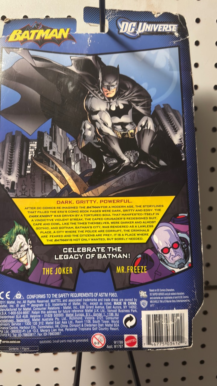 mattel-batman-legacy-modern-age-photo-8-1.jpg Mattel Batman Legacy Modern Age Batman figure packaging detail, photo 8